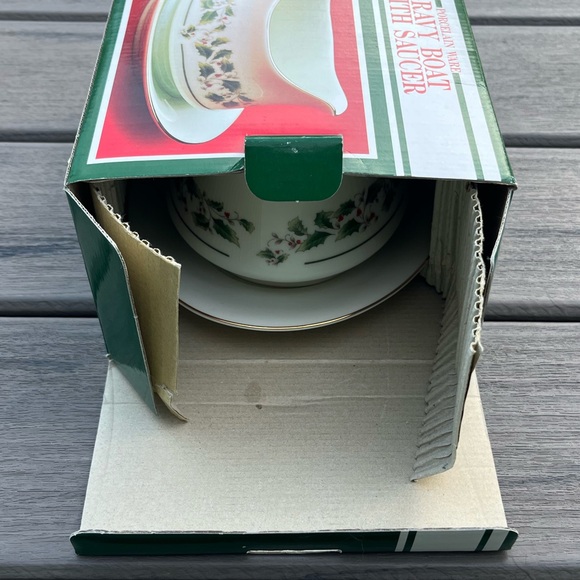 Vintage; Caldor; Porcelain Ware; Gravy Boat with Attached Saucer; In Box - Picture 5 of 7